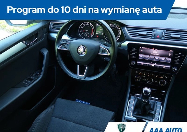 Skoda Superb cena 77000 przebieg: 102841, rok produkcji 2019 z Siedlce małe 326